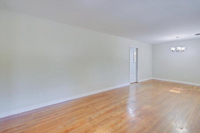 Building Photo - 111 Chiswick Cir