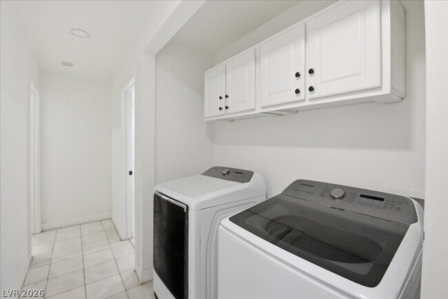 Building Photo - 4013 Esmeralda Ave