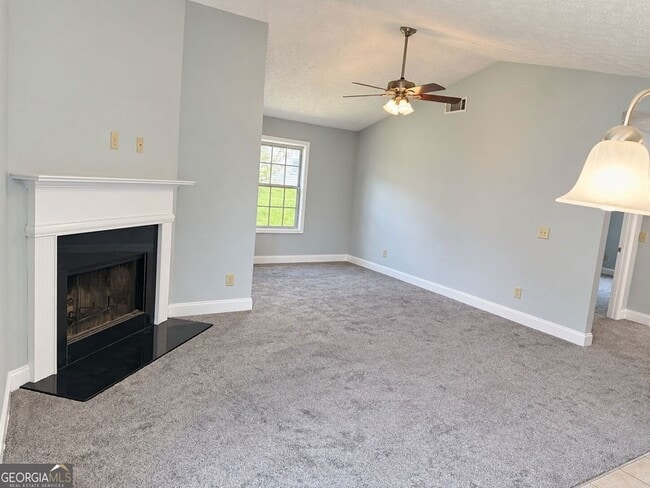 Building Photo - 561 Highland Pointe Dr