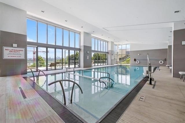 Building Photo - 320 Adolphus Ave