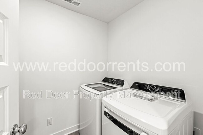 Building Photo - 2956 Grand Rdg Dr
