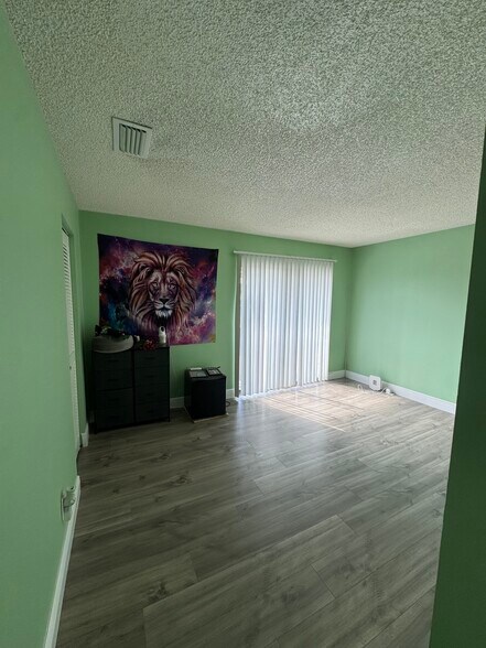 Building Photo - 6104 Channel Dr