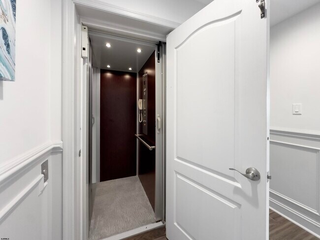 Building Photo - 9416 Amherst Ave