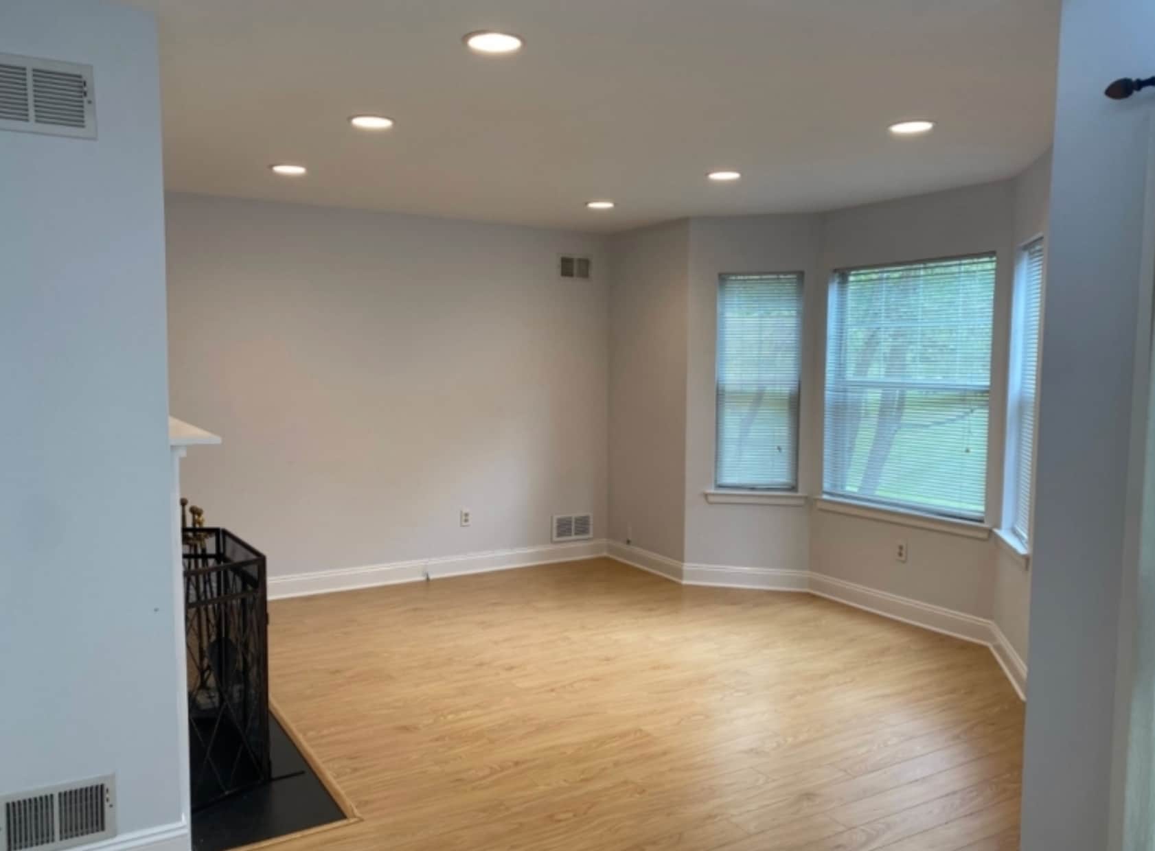 Building Photo - 261 Hedgerow Rd