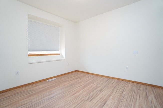 Building Photo - 231 N Paradise Ave