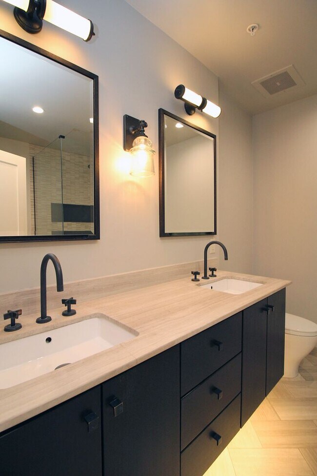 Building Photo - 1025 NW Couch St