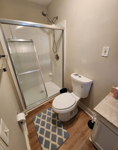 Building Photo - Room in House on Edith Ave