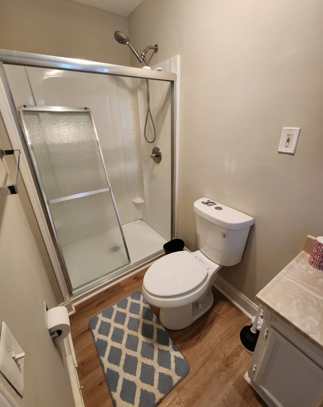 Building Photo - Room in House on Edith Ave