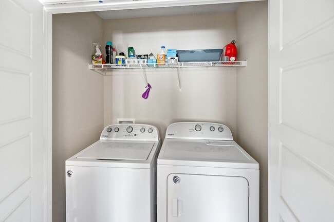 Building Photo - NEW LOW PRICE!!