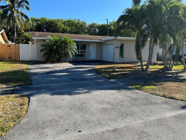 Building Photo - 11311 NW 32nd Manor