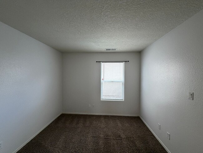 Building Photo - 3 Bedroom Single Story Available Near McMahon Blvd NW & Unser Blvd NW!