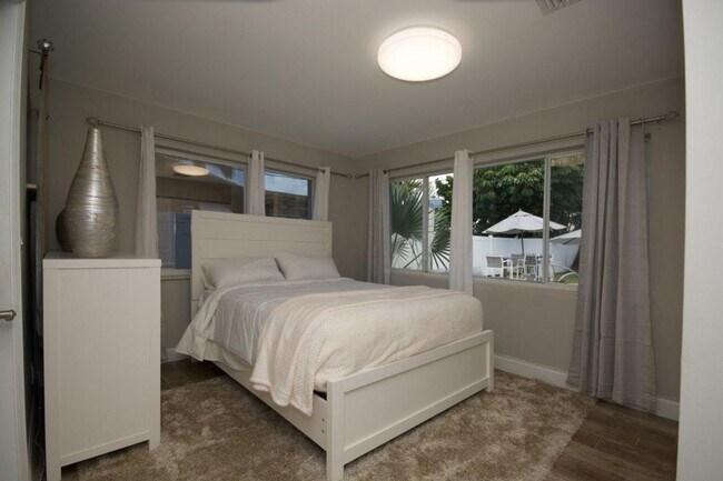 Building Photo - Step Into Sunshine: Modern Charm Meets Coa...