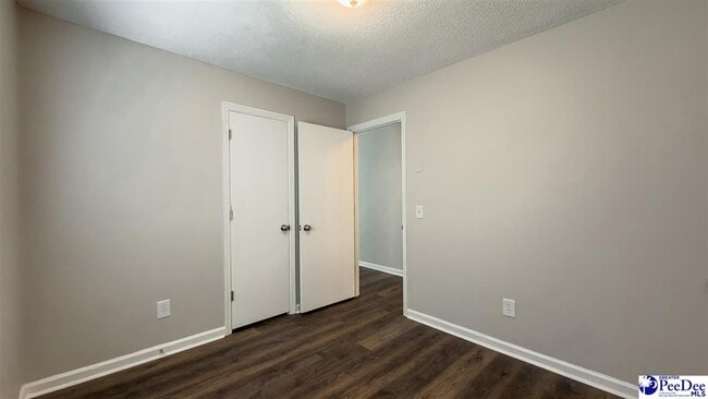 Building Photo - 1109 E Macree Terrace