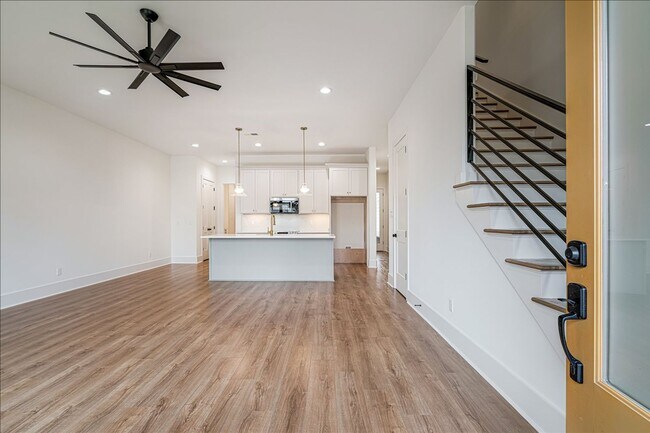 Building Photo - 5472 Park Ave