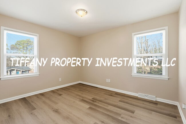 Building Photo - 1601 Carfax Dr