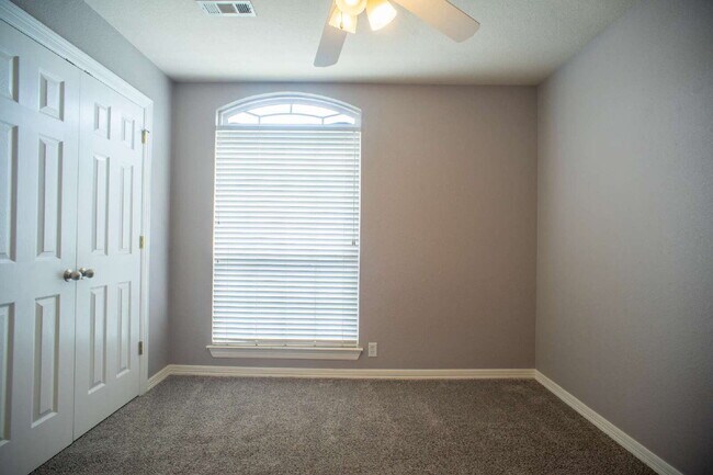 Building Photo - "Spacious 4-Bed Home with Granite Touch & ...