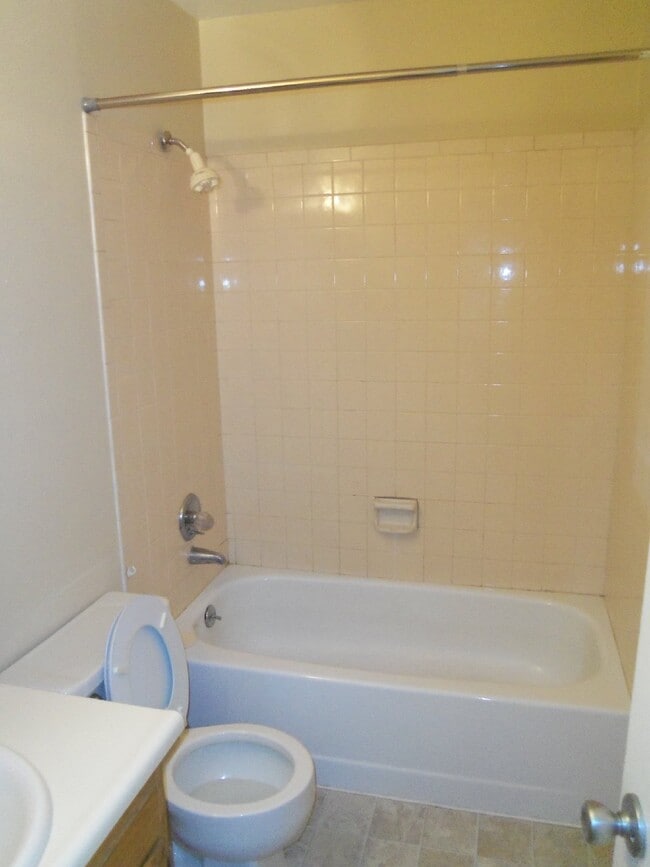 Building Photo - Littleton Ranch Style Townhome - 2 Bedroom...