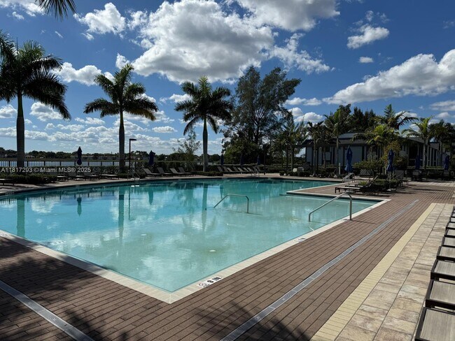 Building Photo - 805 NE 211th St