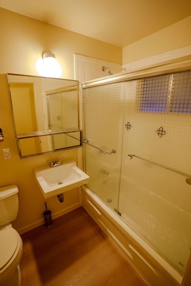 Building Photo - Single-Story Vallejo 3BR on HUGE Lot! 4-Car Parking, Covered Patio & 15 Min to Napa!