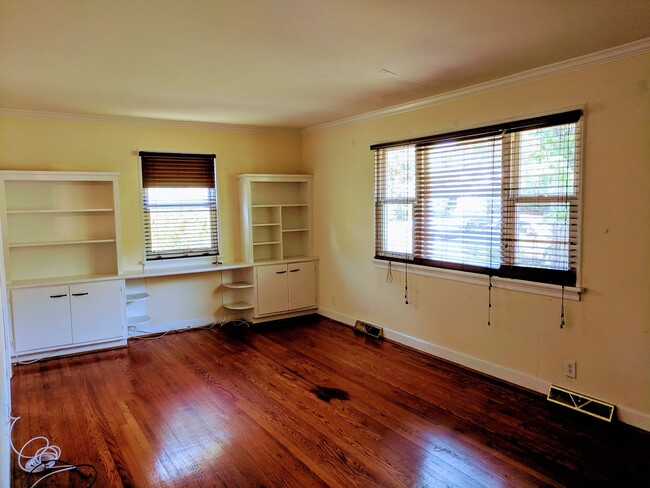 Building Photo - Spacious 3bdrm/2bth Home Located in a Well Established Neighborhood in Richmond's West End  Conve...