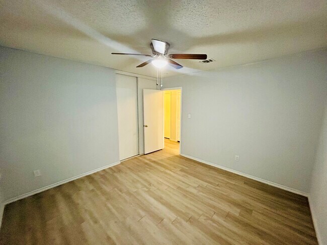 Building Photo - 4404 Courtside Dr