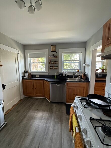 Building Photo - 56 Trapelo St
