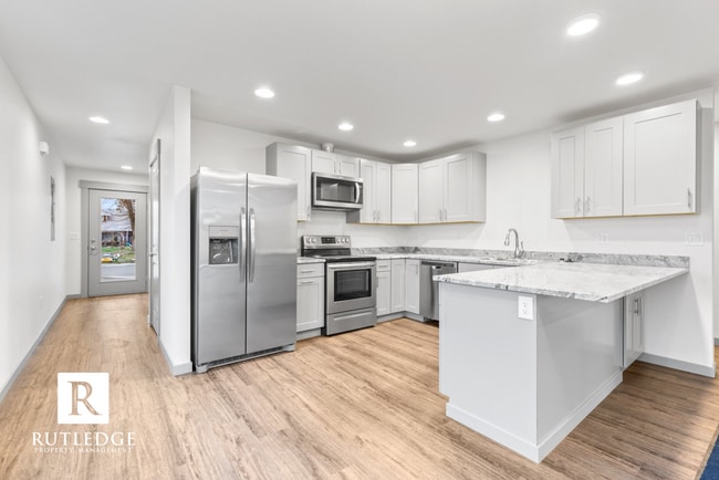 Building Photo - 3 Bed/2.5 Bath Townhome in Medford