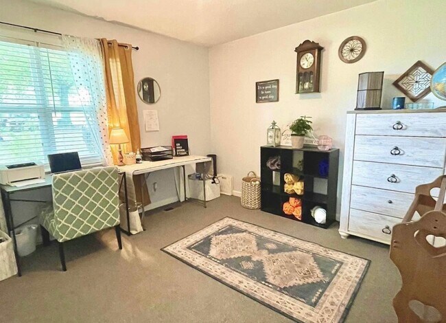 Building Photo - 40 Vandergrift Dr