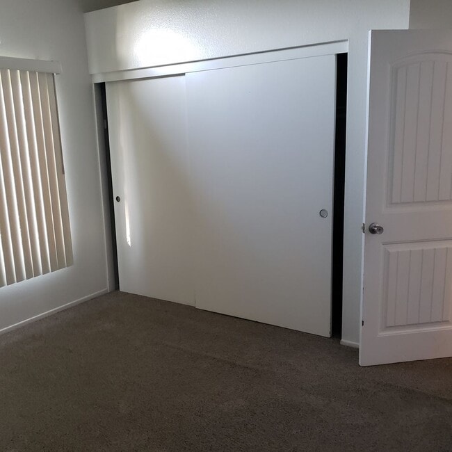 Building Photo - (((AVAILABLE))) REDLANDS 3bed 2 bath Must ...