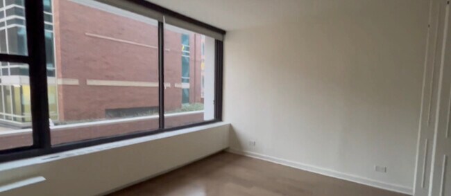 Building Photo - 816 N Dearborn St