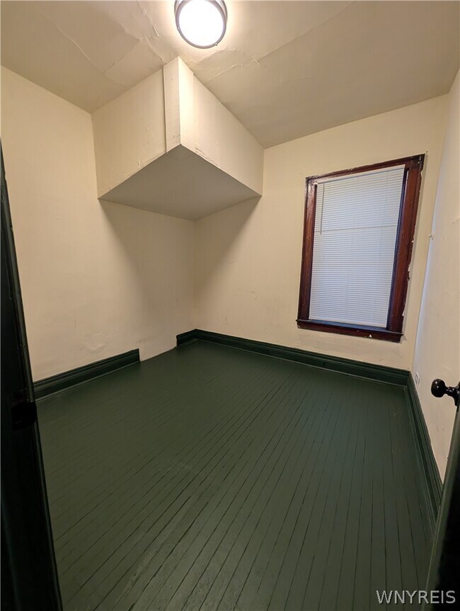 Building Photo - 67 Barton St