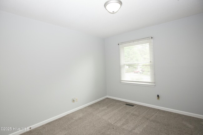 Building Photo - 2435 Longleaf Dr SW