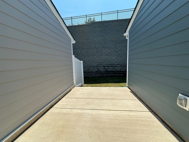 Building Photo - 127 Jameson Pk Dr