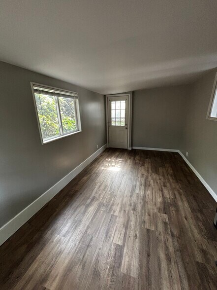 Building Photo - 1461 Collier Ave