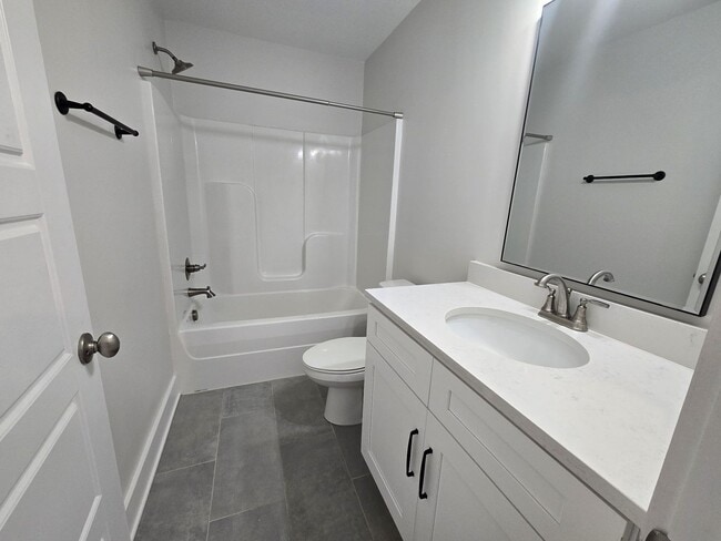 Building Photo - End Unit 3/3.5 Townhome w/ Community Pool!