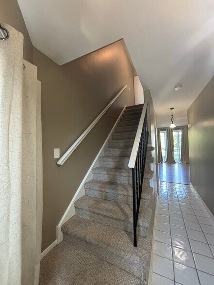 Building Photo - 517 Woodcrest Dr