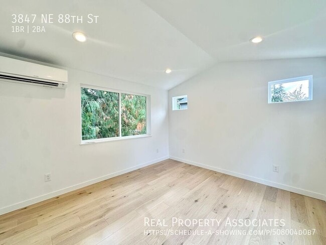 Building Photo - 3847 NE 88th St