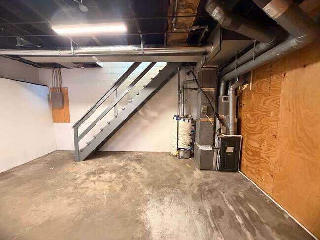 Building Photo - 4861 Bull Creek Rd