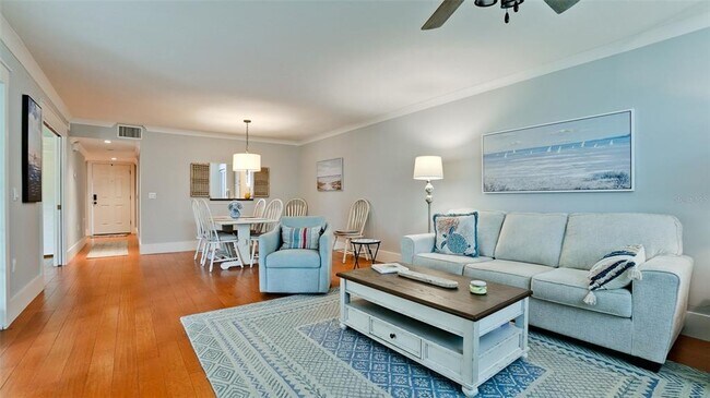 Building Photo - 401 Palm Tree Dr