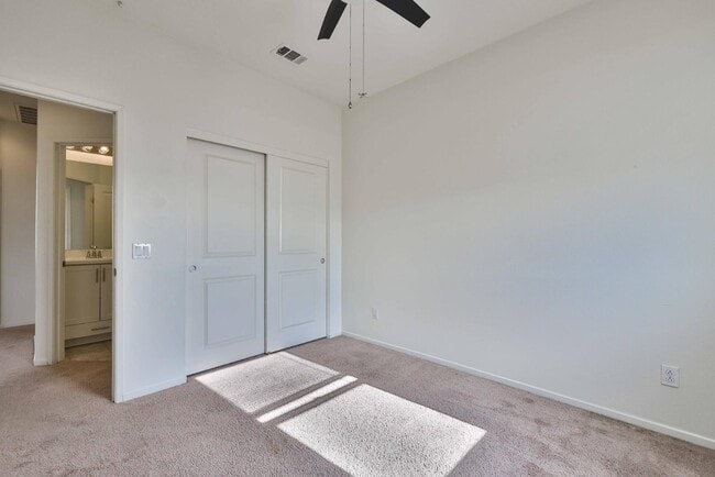 Building Photo - 5460 San Roberto