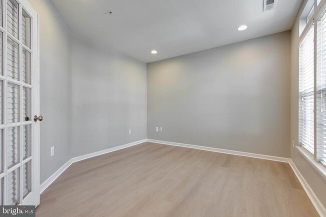 Building Photo - 1739 Theale Way