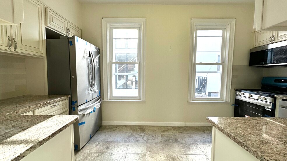 Building Photo - 3869 Bedford Ave