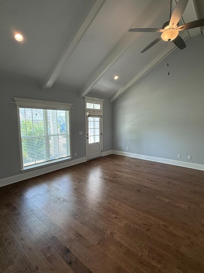 Building Photo - 345 Somers Ln