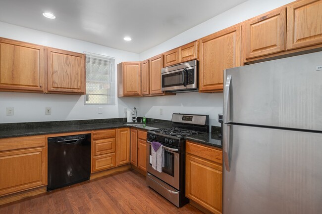 Building Photo - Beautiful 2 Bedroom in Baltimore, Fully Fu...