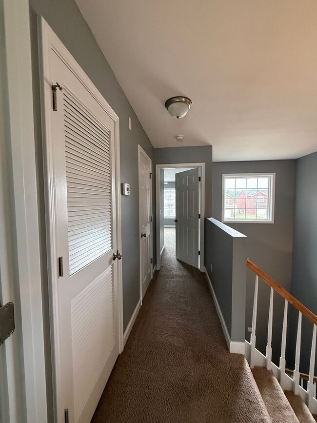 Building Photo - Available NOW -111 Peregrine Way-1/2 off the first month rent