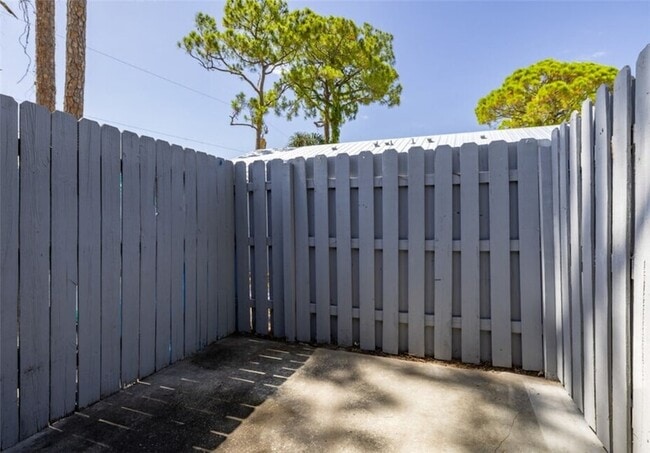 Building Photo - 1575 40th Ave