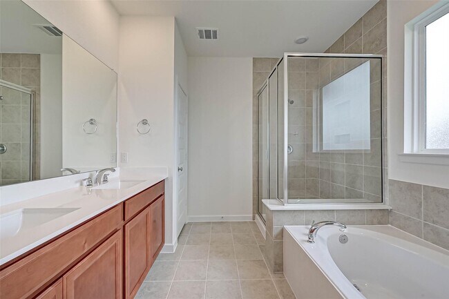 Building Photo - 8022 Pinebrook Arbor Ct