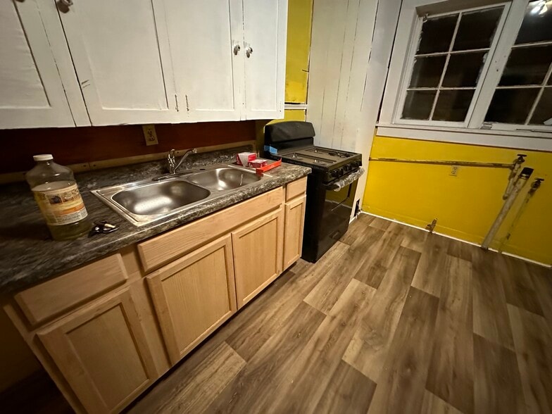 Kitchen with Washer Dryer Hook up - 335 Caston Ave
