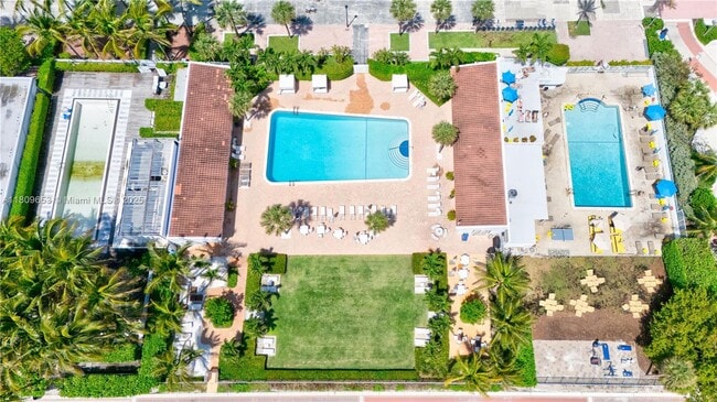 Building Photo - 2457 Collins Ave