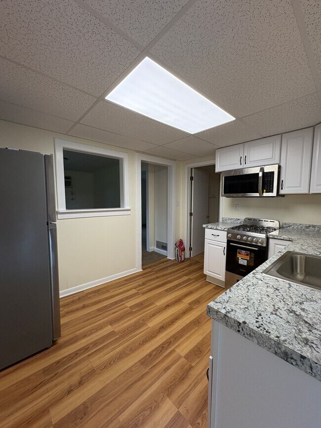 Building Photo - Updated 1-Bedroom Apartment – Move-In Ready!